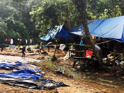 Hơn 100 phu vàng bị đẩy đuổi khỏi mỏ vàng Bồng Miêu