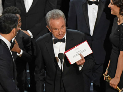 Scandal tồi tệ nhất lịch sử Oscar: MC công bố nhầm giải thưởng "Phim hay nhất" cho La La Land