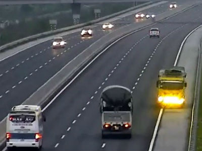 Xe tải chạy ngược chiều trên cao tốc hiện đại nhất Việt Nam