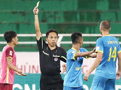 "Bão" vẫn còn vần vũ V-League
