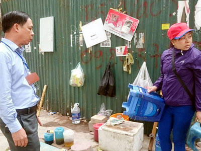 Hà Nội: Thu được 62 triệu đồng từ việc phạt người tiểu bậy và xả rác bừa bãi trong 2 ngày