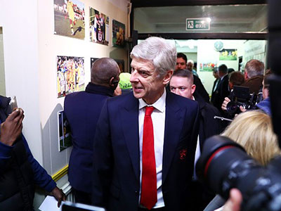 Ở lại Arsenal, HLV Wenger nhận lương cao thứ 3 NH Anh