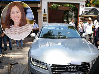 Ô tô Audi của hoa hậu Thu Hoài bị niêm phong đưa về phường do lấn chiếm vỉa hè Sài Gòn