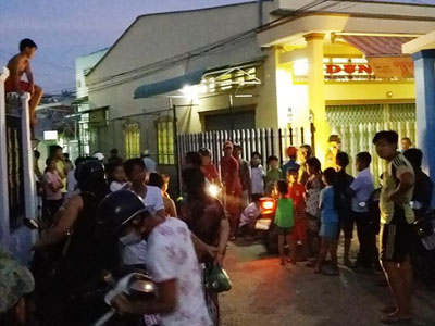 Thi thể bốc mùi thối trong căn nhà khóa cửa gần chùa Đất Sét