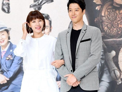 Vừa chia tay Jiyeon (T-ara), Lee Dong Gun đã yêu người mới