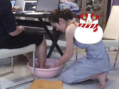 Á hậu Phương Lê giải thích bức ảnh gây bão "rửa chân cho chồng"