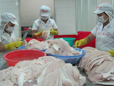 Cá, tôm "kêu trời" vì phải gánh thêm cả 1 tỉ đồng phí