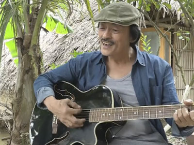 Video: Nghệ sĩ Giang Còi chơi guitar hát bolero
