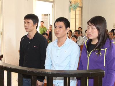 Đang nhậu bị kiếm chuyện, hai vợ chồng giết người