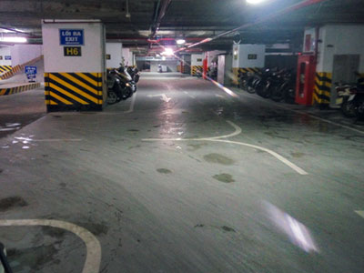 Hà Nội: Bể phốt chung cư cao cấp rò rỉ giữa đêm, chất thải chảy ra bốc mùi cả tầng hầm