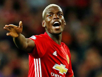 Pogba bị tấn công vì từ chối ký tặng fan Man Utd