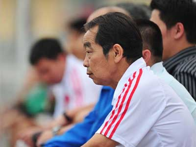 "Trọng tài ăn tiền trắng trợn nhờ được bao che, chống lưng"