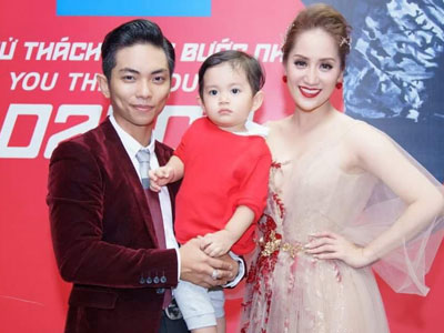 Clip con trai Khánh Thi "khiêu vũ" cùng mẹ gây sốt