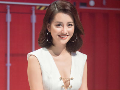 Quỳnh Chi của Thể thao 24/7 lột xác quyến rũ khi dẫn The Remix