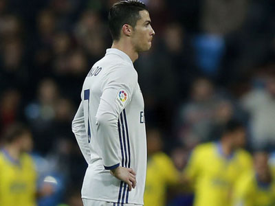 Real Madrid 3-3 Las Palmas: Ronaldo ngoạn mục chuộc lỗi cho Bale, Real vẫn mất ngôi đầu