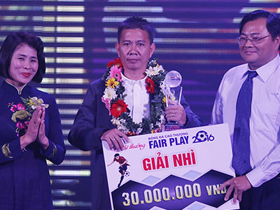 Sự cố trao nhầm giải thưởng trong đêm gala trao giải fair-play 2016
