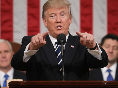 Tổng thống Trump tiếp tục hoãn ký sắc lệnh di trú mới