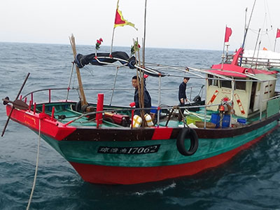 Biên phòng truy đuổi 3 tàu cá Trung Quốc cách biển Quảng Bình 40 km