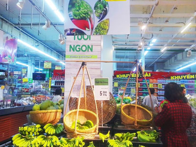 Chen nhau mua chuối "bán không lãi" giá 5.900 đồng/kg