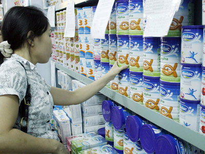 Doanh nghiệp ngoại tiếp tục kiến nghị bỏ trần giá sữa