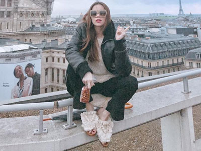 Đôi dép bị chê như chổi lau nhà vậy mà Hồ Ngọc Hà đi lại "đẹp phát hờn"