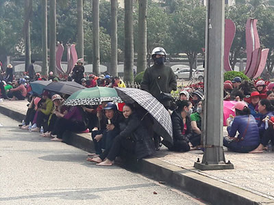 Hàng trăm tiểu thương chợ Hà Tĩnh bãi thị, kéo nhau lên tỉnh