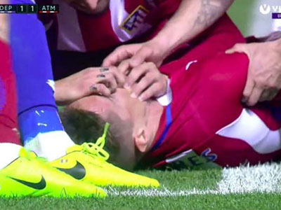 Torres gặp nguy hiểm tính mạng, đồng đội rơi lệ