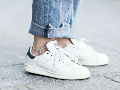 Sao ngoại chứng minh sneaker trắng không bao giờ lỗi thời