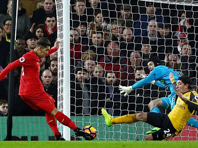 Gục ngã trước Liverpool, Arsenal rời Top 4