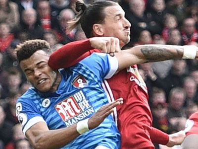 Ibrahimovic: "Tyrone Mings đã nhảy vào tay tôi"