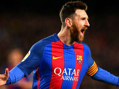 Messi ghi bàn solo từ giữa sân, Barca tái chiếm vị trí dẫn đầu