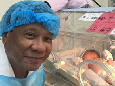 Ông ngoại Duterte chào đón cháu trai biệt danh "cá mặt quỷ"