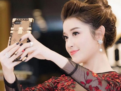 Á hậu Huyền My than "sạt nghiệp" vì sắm nhẫn kim cương bạc tỷ
