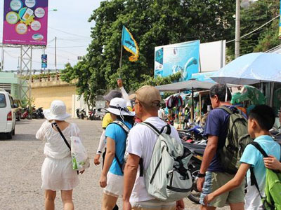 Cứ 10 khách quốc tế đến Việt Nam, có 3 người là khách Trung Quốc
