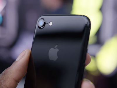 Ế khách, iPhone JetBlack thành màu rẻ nhất