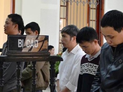 Lĩnh án tù từ việc mời người lạ ăn bún chống đói