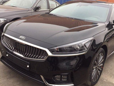 Sedan cao cấp Kia K7 2017 xuất hiện tại Việt Nam, giá khoảng 1,8 tỷ Đồng