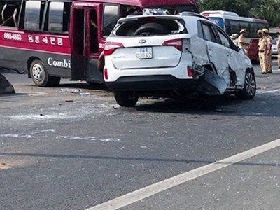Tránh xe máy, 3 ôtô tông nhau trên quốc lộ, một người chết