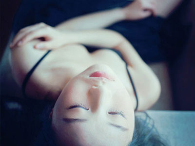 Cay đắng ngay đêm tân hôn đã bị cho uống thuốc ngủ