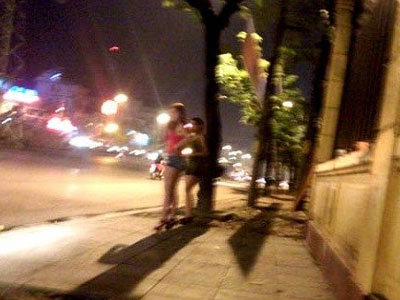 Công an lập chốt xóa mại dâm nơi "cung đường sung sướng"
