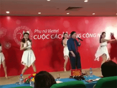 Phó tổng Giám đốc Viettel tiếp tục thể hiện mình là "fan cứng" của Sơn Tùng MTP với hit "Nơi này có anh"