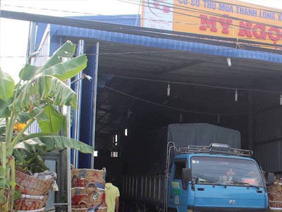 Ngáo đá mang lựu đạn đồ chơi đi cướp xe công an xã