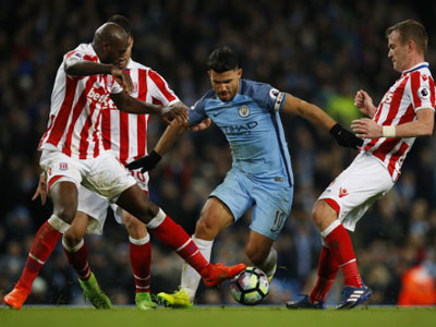Hòa trận đá sớm, Man City lỡ cơ hội lên nhì bảng