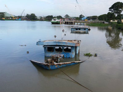 Quảng Ninh: Lốc xoáy nhấn chìm sà lan trong đêm, 2 người tử vong