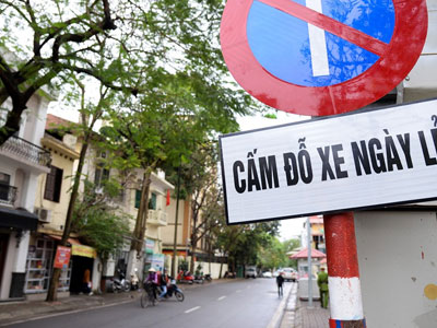 Hà Nội thí điểm đỗ ô tô theo ngày chẵn lẻ, dân vẫn nhầm chỗ