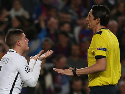 Trọng tài bị nghi "giúp Barca" có nguy cơ trả giá