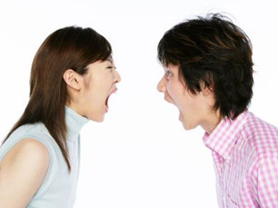 Vợ chồng "kì bí" nhất chung cư, cãi nhau to đến mấy, cứ "lên giường" là làm hàng xóm khó ngủ
