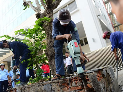 Thêm một lãnh đạo hứa "từ quan" nếu không dẹp được vỉa hè Sài Gòn