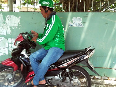Grab và Uber cạnh tranh khốc liệt