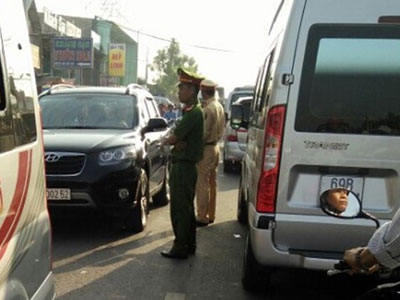 Kẹt xe gần 10 km trên quốc lộ ở miền Tây